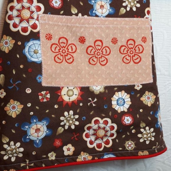 "Nutmeg" Double sided toddler apron. Size 2-4yrs. New. - Picture 2 of 4